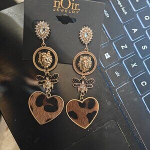 Noir Hanging Earrings